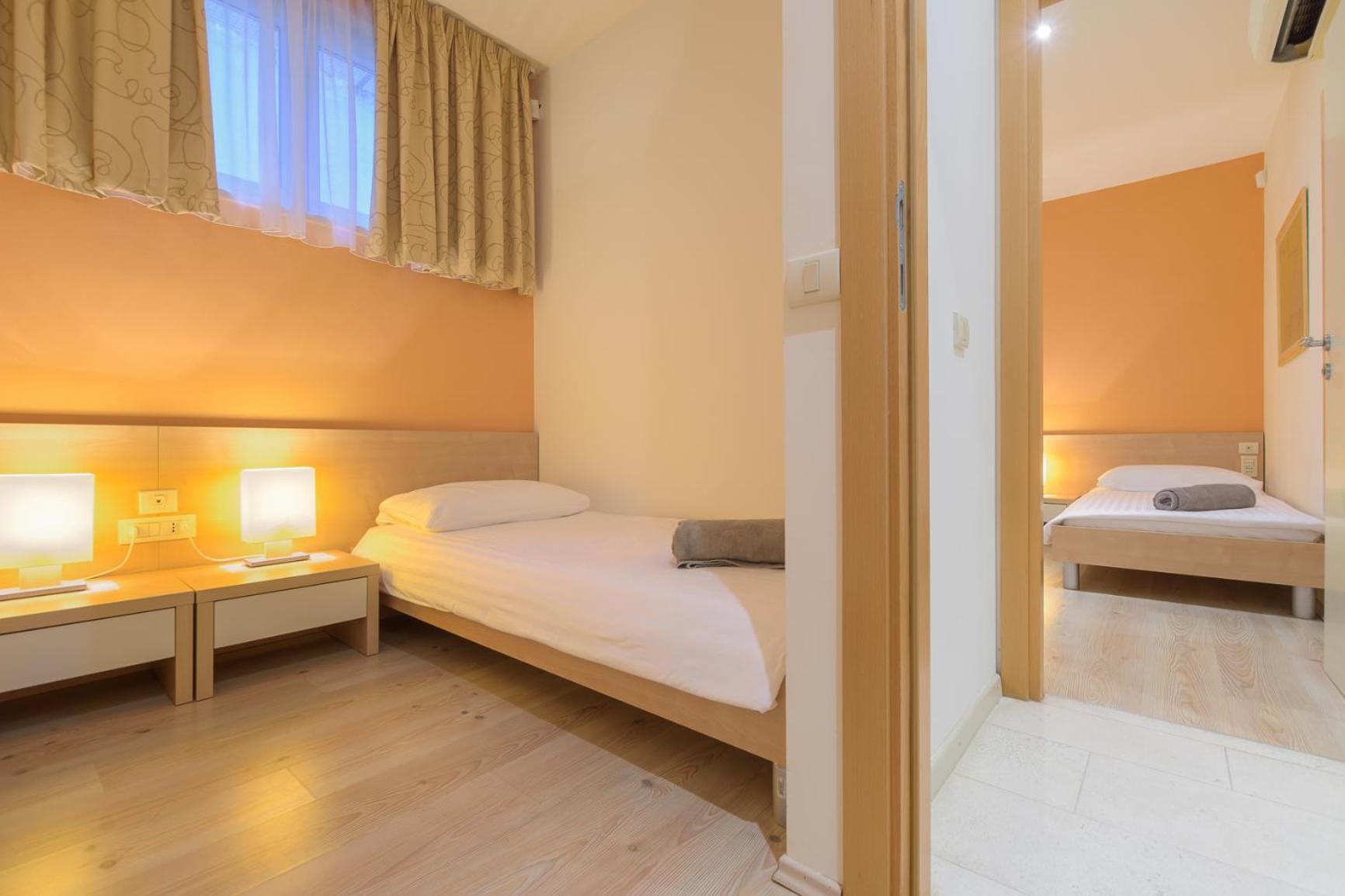Apartments Grand Novi Vinodolski Resort Oda fotoğraf