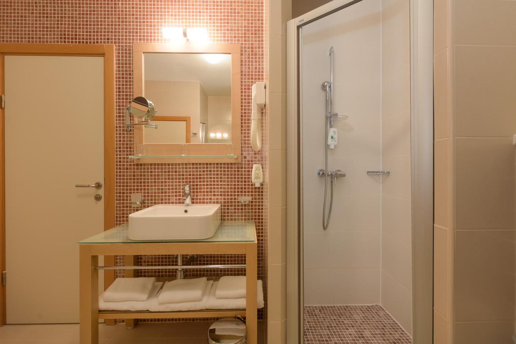 Apartments Grand Novi Vinodolski Resort Oda fotoğraf