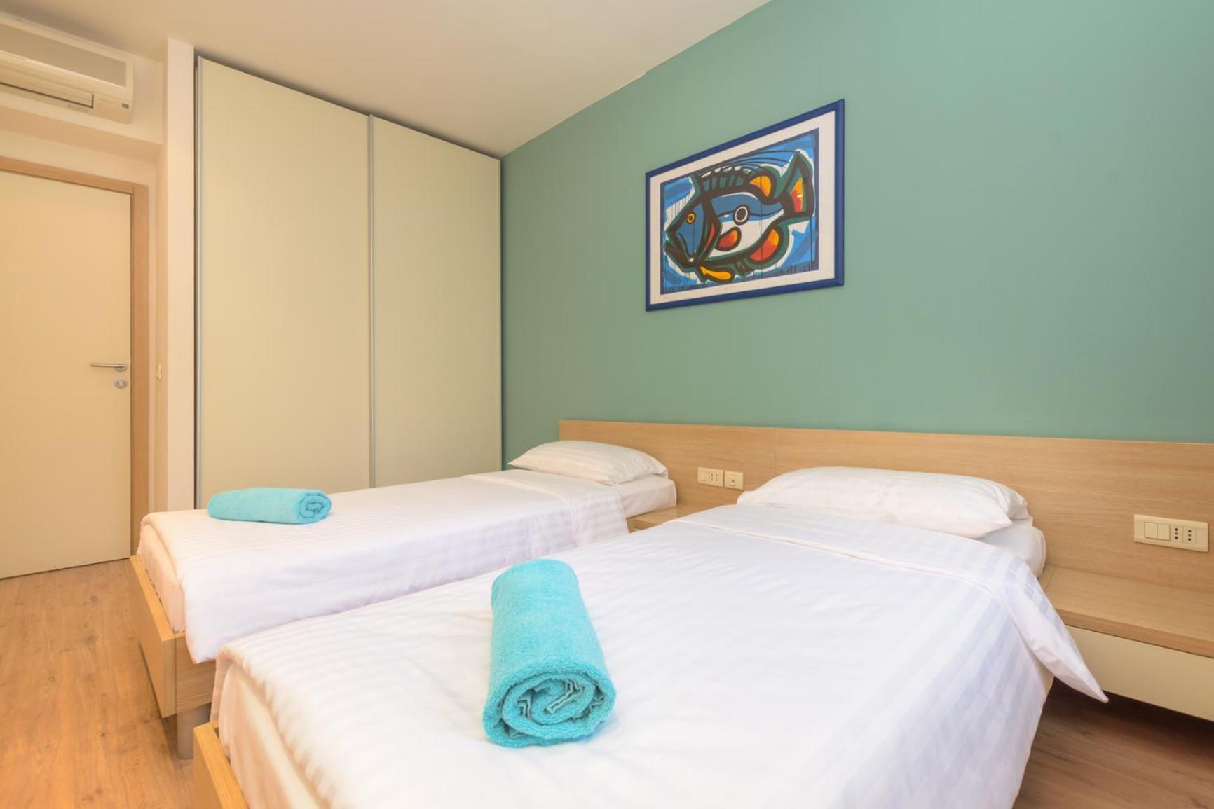 Apartments Grand Novi Vinodolski Resort Oda fotoğraf